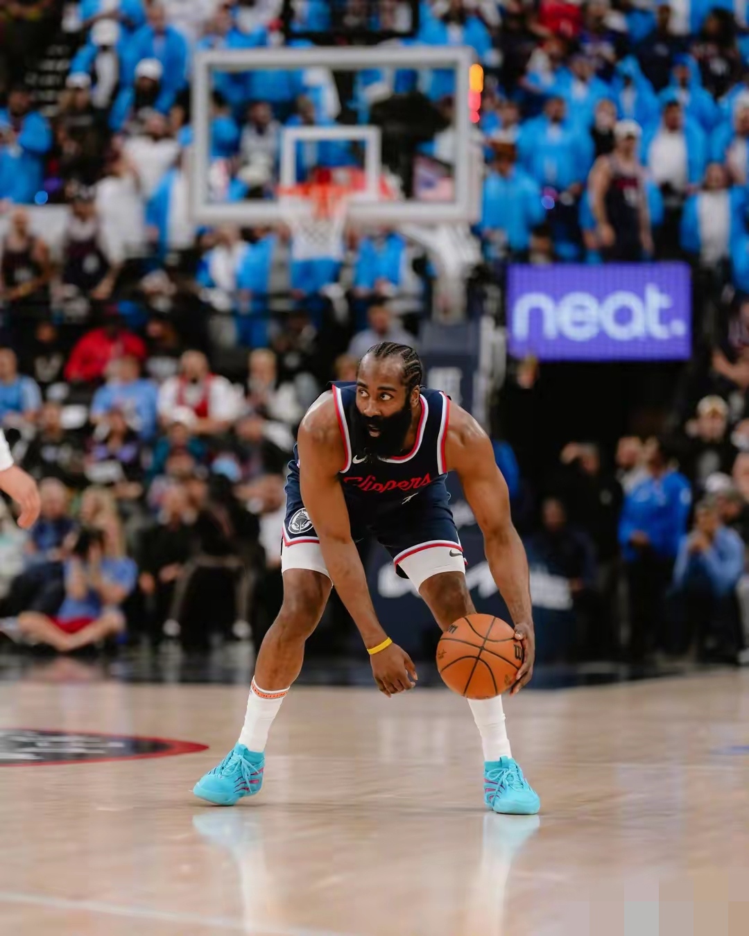 关于赛后洛杉矶快船外线爆发：欧超杯节点到来，态度坚定，年轻球员得到机会的信息